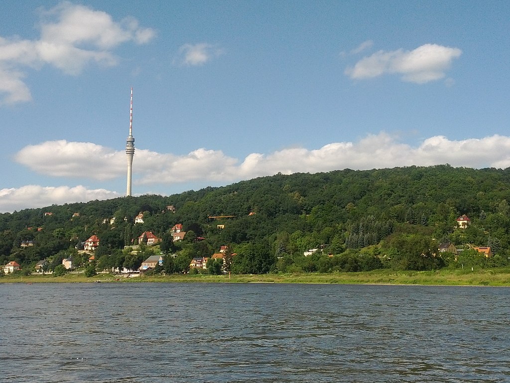 Fernsehturm Dresden von weiter weg